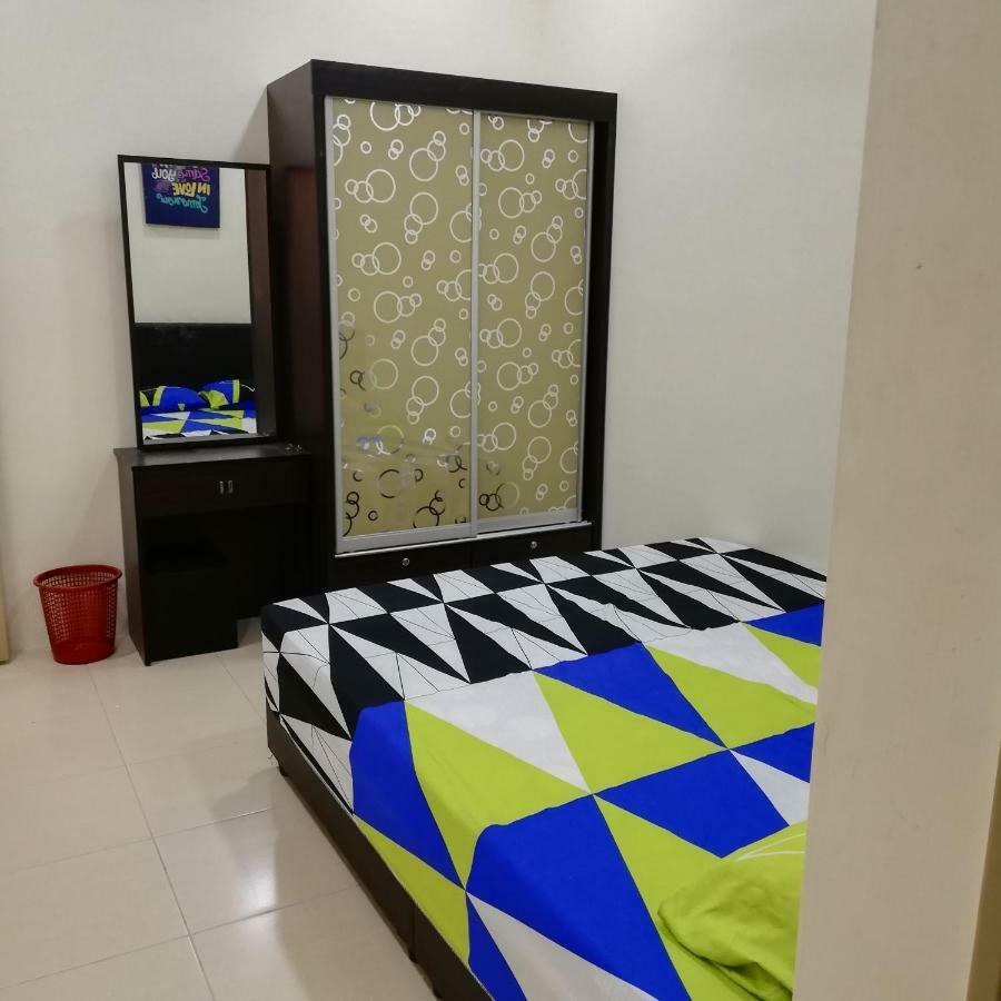 Neesa Homestay Bukit Gambang-Muslim Экстерьер фото