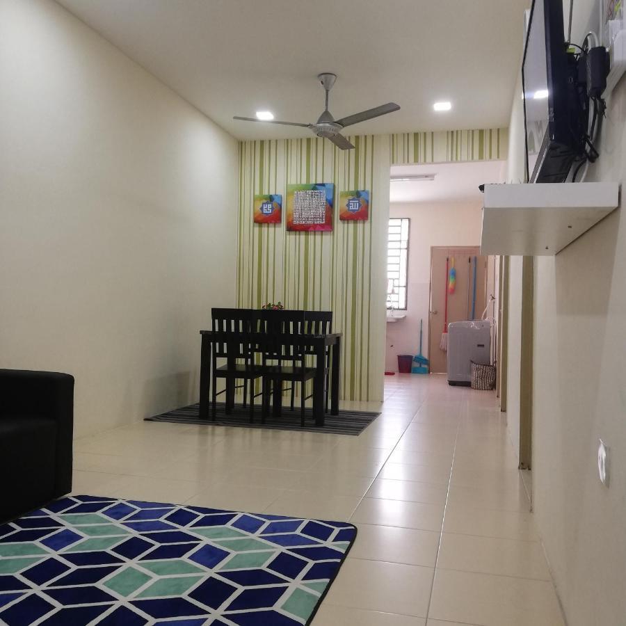 Neesa Homestay Bukit Gambang-Muslim Экстерьер фото